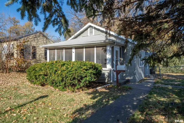 $69,900 | 729 East Seneca Place, Peoria, IL 61603