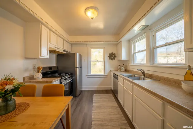 $69,900 | 729 East Seneca Place, Peoria, IL 61603