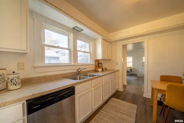 $69,900 | 729 East Seneca Place, Peoria, IL 61603