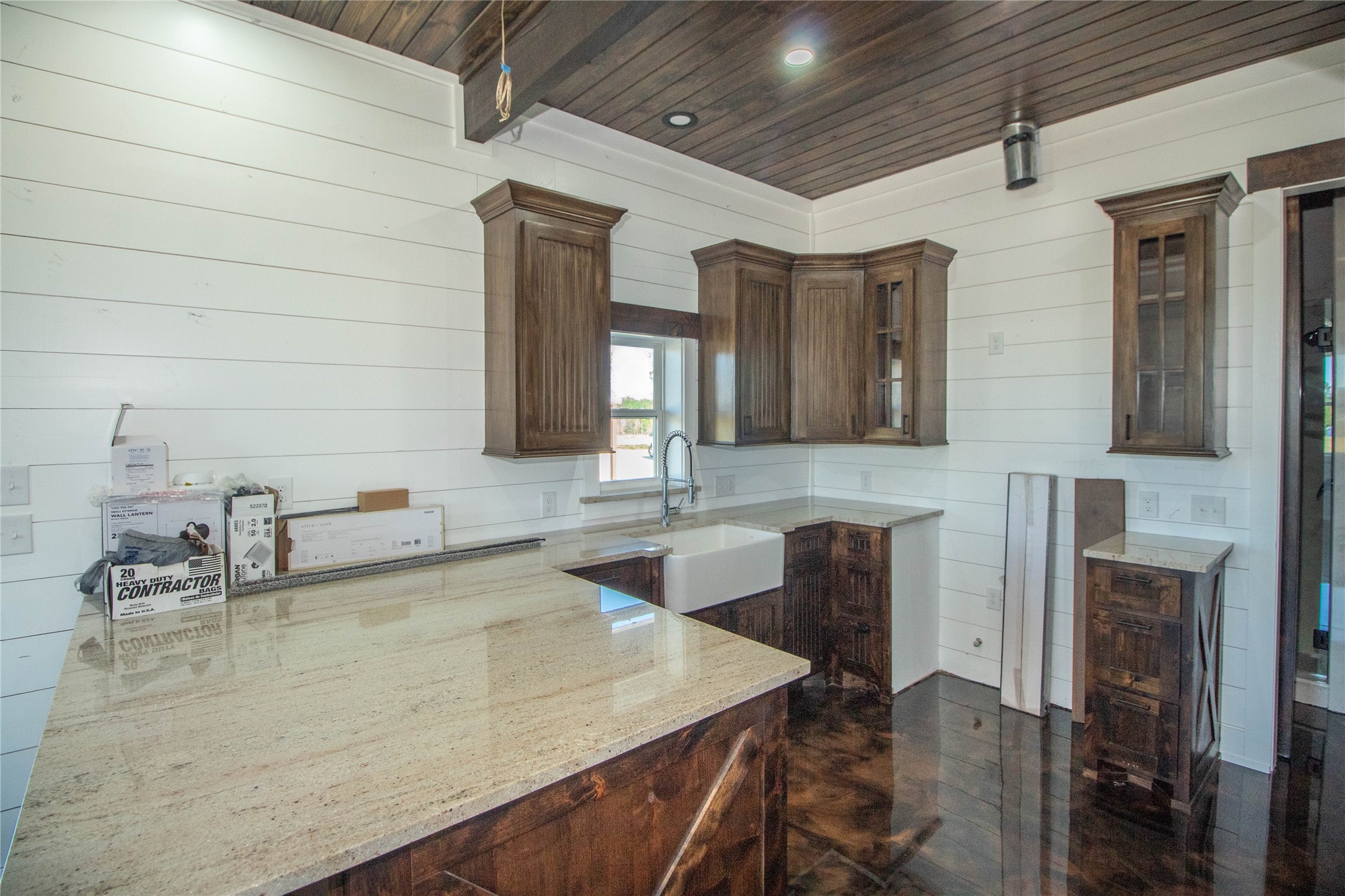 1275 Castlewood Road Livingston, TX 77351 - Photo 30 of 50 a bathroom with double vanity and a bathtub