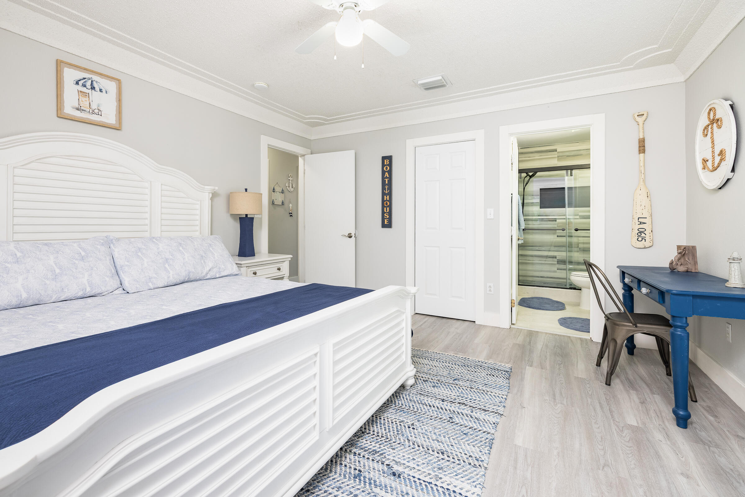 18 Bounty Lane Key Largo, FL 33037 - Photo 30 of 73 a bedroom with a bed and a table in it