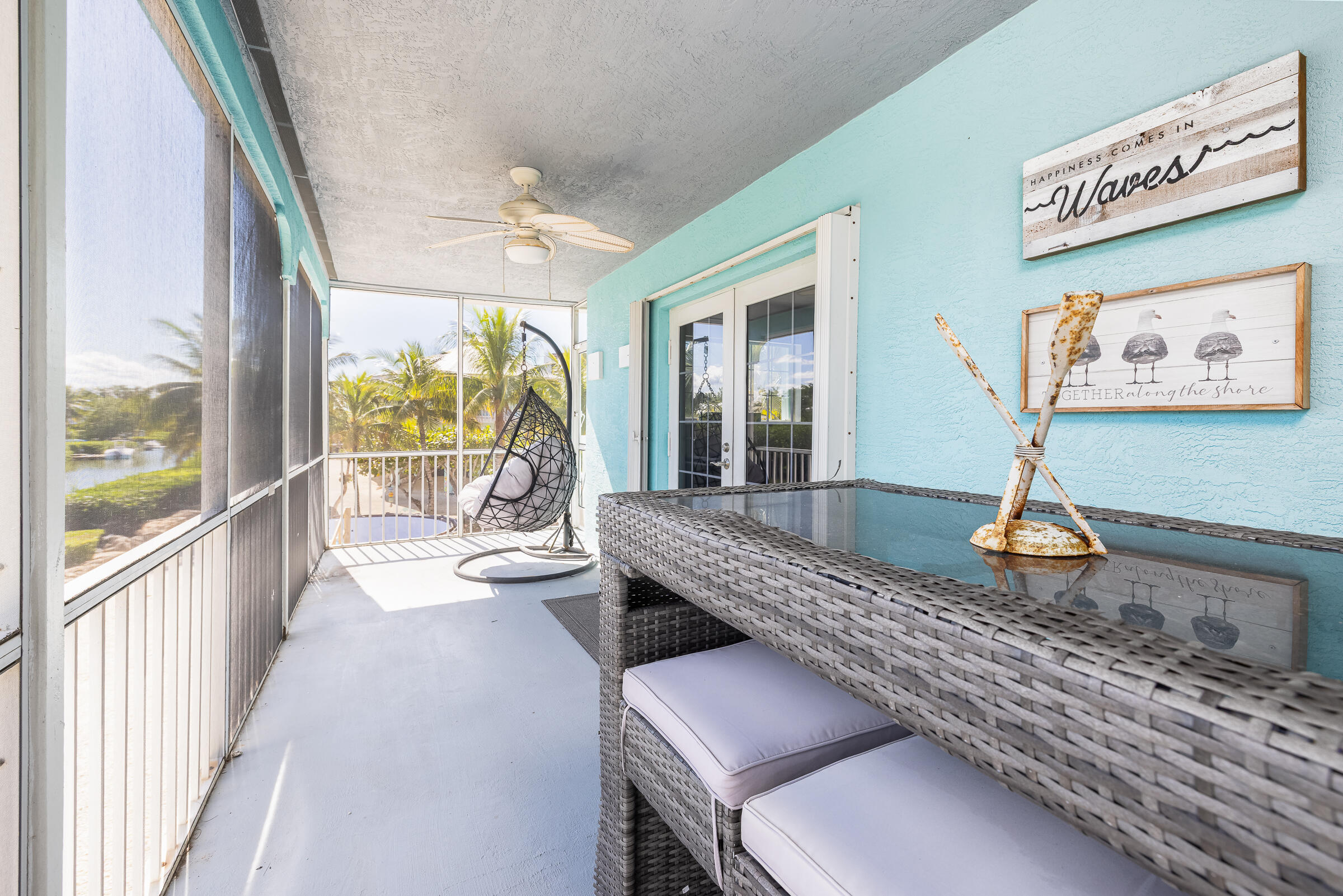 18 Bounty Lane Key Largo, FL 33037 - Photo 34 of 73 a very nice looking room with a large window