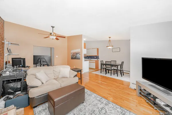 $259,900 | 365 Highway 111, Unit B6, Smithtown, NY 11787