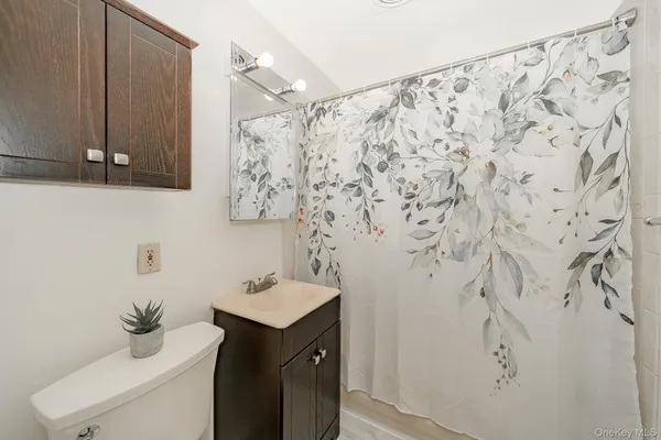 $259,900 | 365 Highway 111, Unit B6, Smithtown, NY 11787