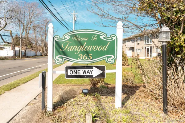 $259,900 | 365 Highway 111, Unit B6, Smithtown, NY 11787