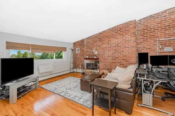 $259,900 | 365 Highway 111, Unit B6, Smithtown, NY 11787