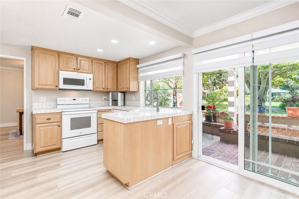 6401 Nohl Ranch Road, Unit 3 Anaheim, CA 92807 - Photo 26 of 48 Kitchen