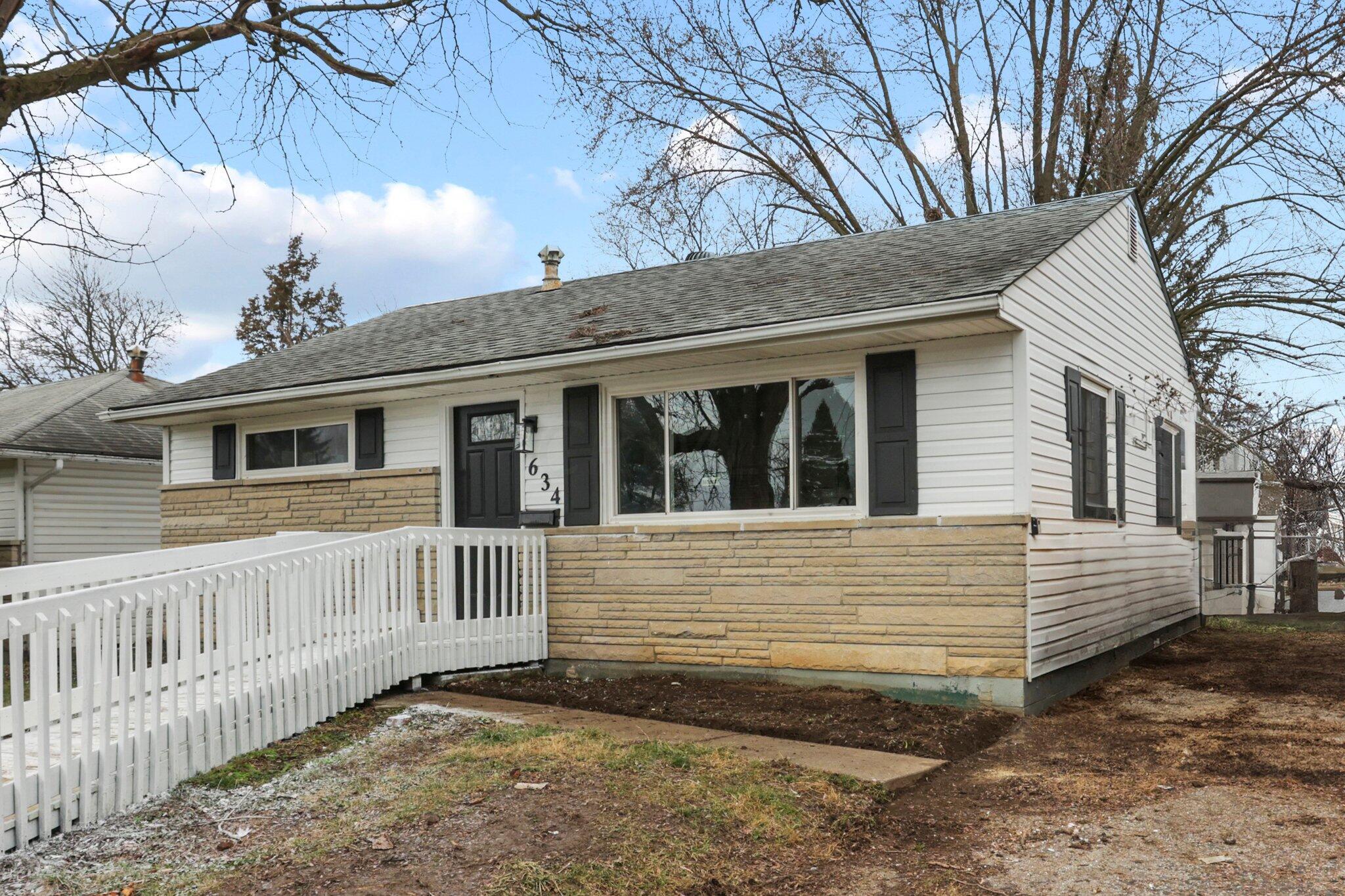 634 Stockbridge Road Columbus, OH 43207 - Photo 2 of 30 2-web-or-mls-0D3A2377 - Copy