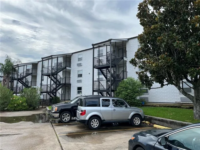 $1,100 | 1540 Chickasaw Avenue, Unit 301, Metairie, LA 70005