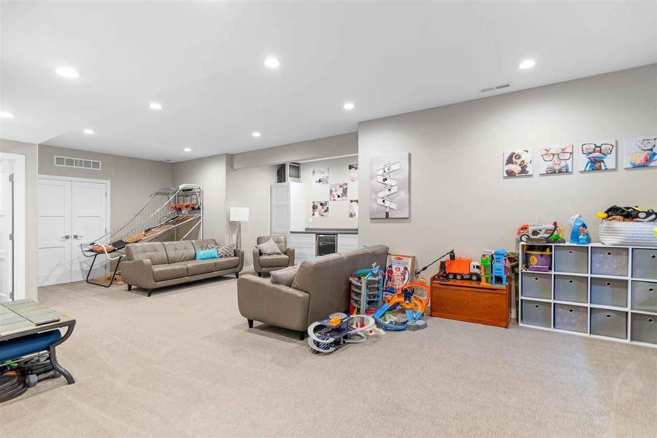 912 Wood Lily Road Solon, IA 52333 - Photo 33 of 46 Gallery Image 33