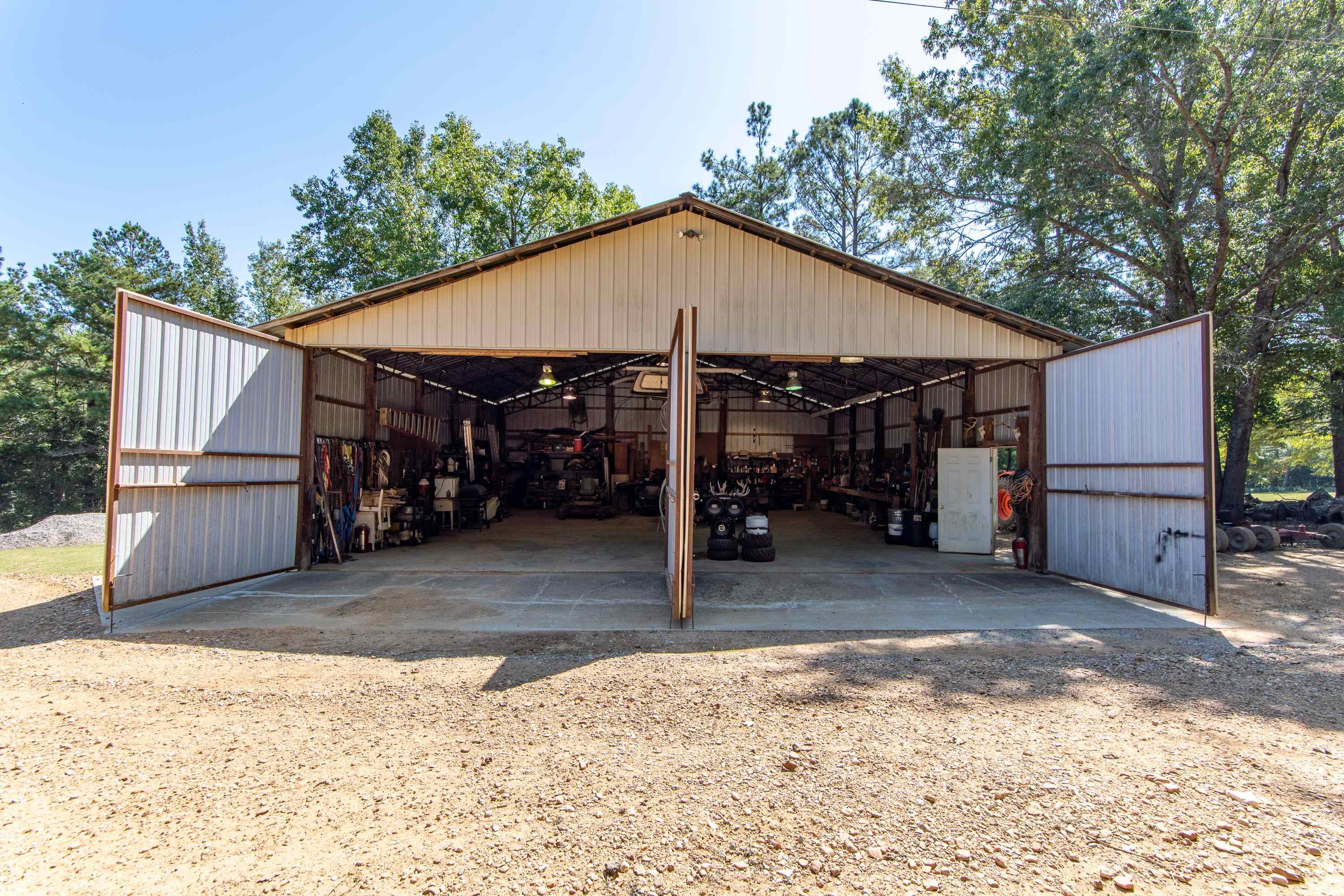 2480 Kennedy Road Middleton, TN 38052 - Photo 36 of 40 40x40 Metal Shop fully wired with concrete floor and water.