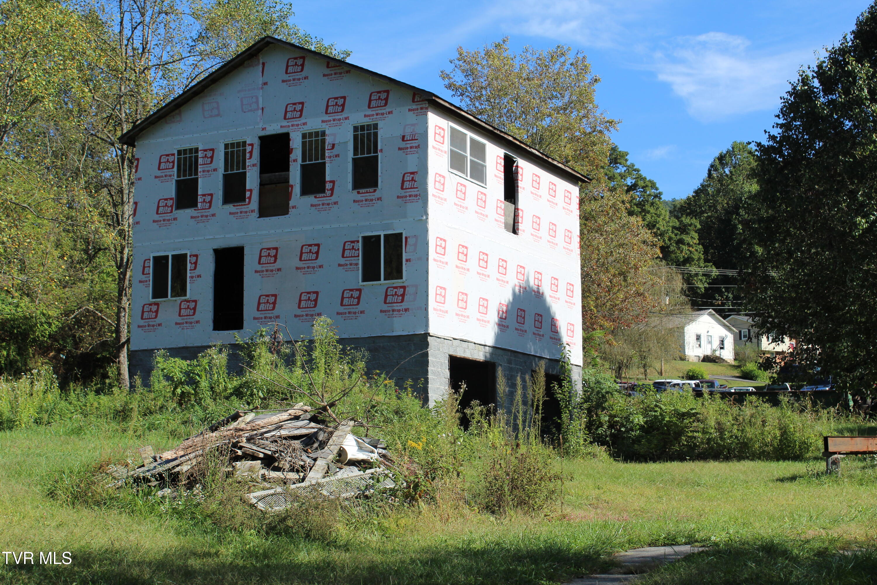 278 Long Hollow Road Elizabethton, TN 37643 - Photo 3 of 8 IMG_8758