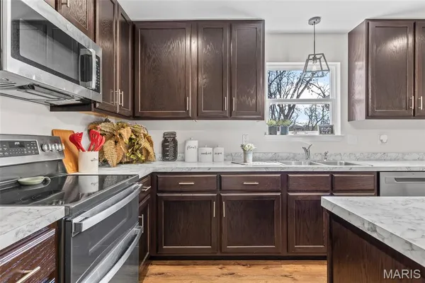 $399,900 | 228 Red Maple Court, Hillsboro, MO 63050