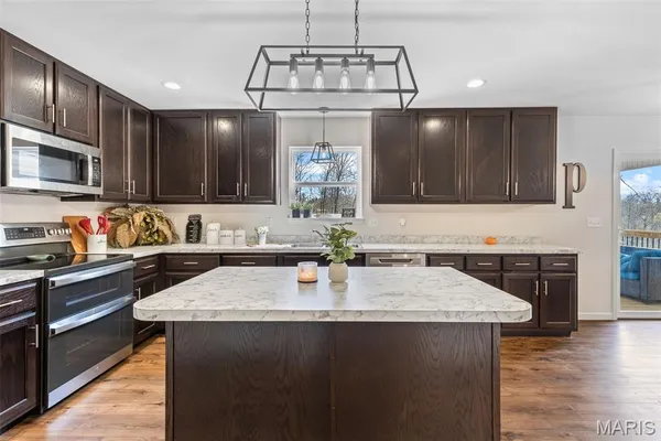 $399,900 | 228 Red Maple Court, Hillsboro, MO 63050