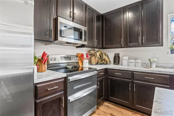 $399,900 | 228 Red Maple Court, Hillsboro, MO 63050