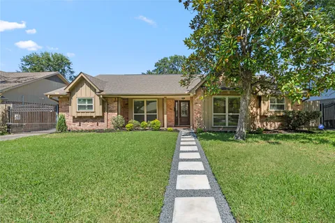 $515,000 | 5834 Braesheather Drive, Houston, TX 77096