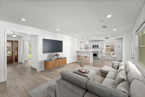 $515,000 | 5834 Braesheather Drive, Houston, TX 77096