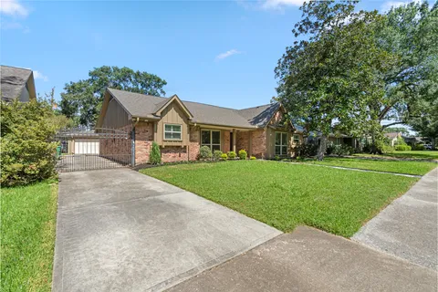 $515,000 | 5834 Braesheather Drive, Houston, TX 77096