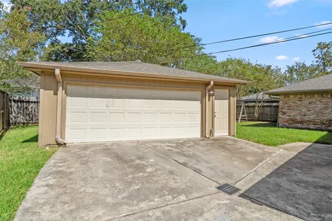 $515,000 | 5834 Braesheather Drive, Houston, TX 77096