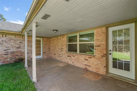 $515,000 | 5834 Braesheather Drive, Houston, TX 77096