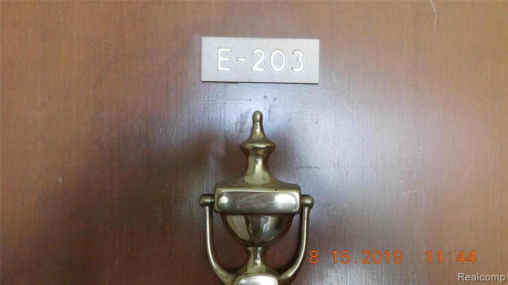 4041 West Maple Road Bloomfield Hills, MI 48301 - Photo 3 of 43