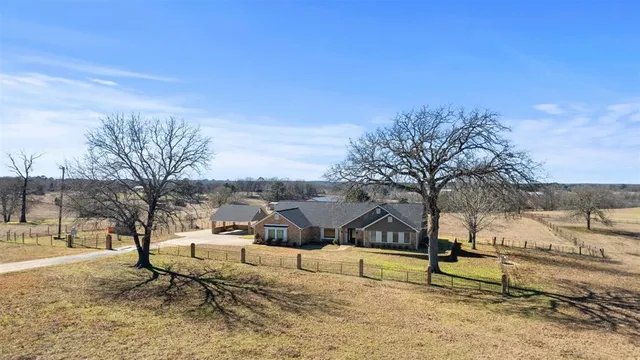 a view of roof and yard