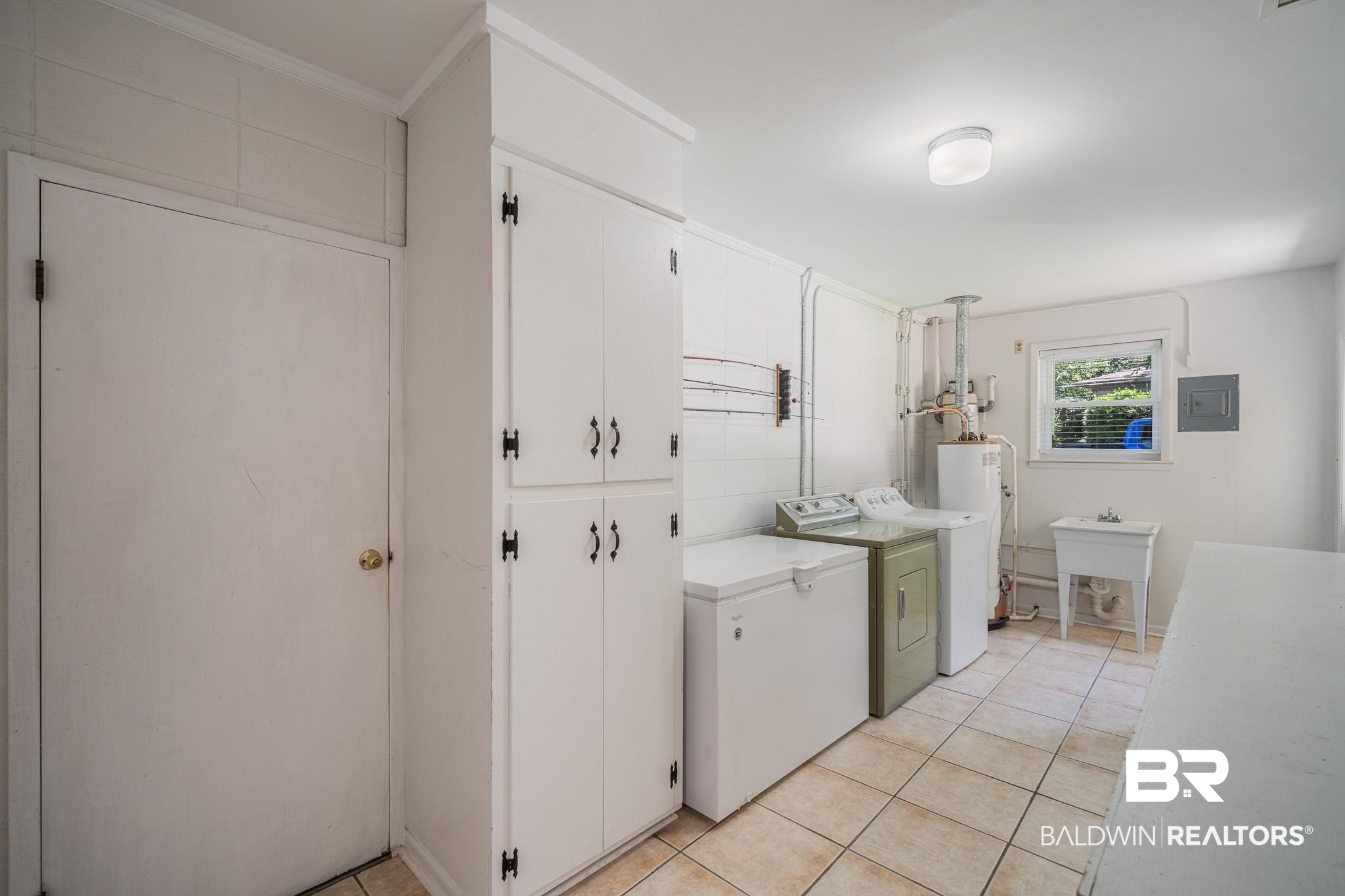 8 Signal Hill Road Daphne, AL 36527 - Photo 27 of 37 Laundry & Indoor Storage