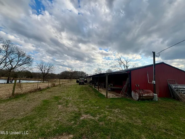 $280,000 | 1255 North Chapel Hill Road, Raymond, MS 39154