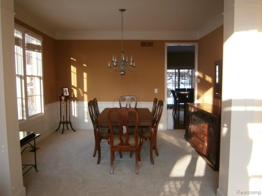 9133 Ridgefield Drive Brighton, MI 48114 - Photo 9 of 23 diningroom.jpg