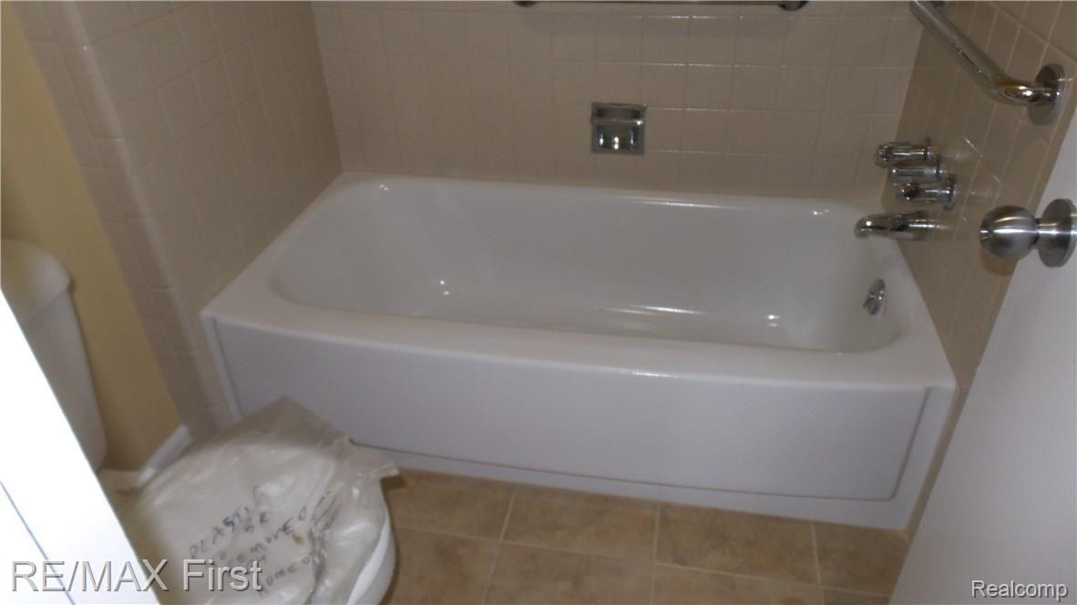 35333 Rockingham Drive Sterling Heights, MI 48310 - Photo 28 of 39 20170612_111644.jpg
