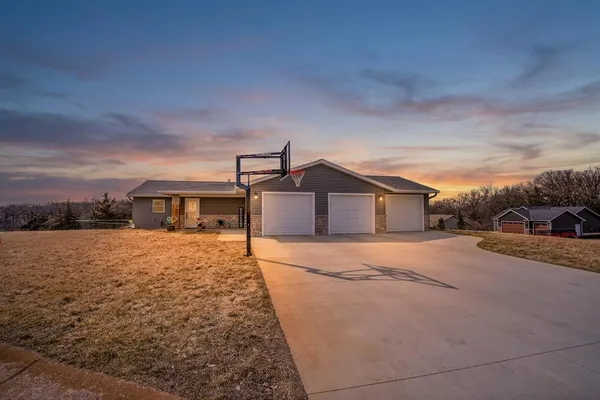 $525,000 | 101 Meadow Lane, New London, MN 56273