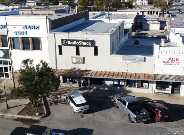 $459,000 | 1110 18th Street, Hondo, TX 78861