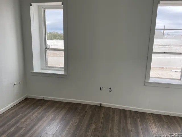 $459,000 | 1110 18th Street, Hondo, TX 78861