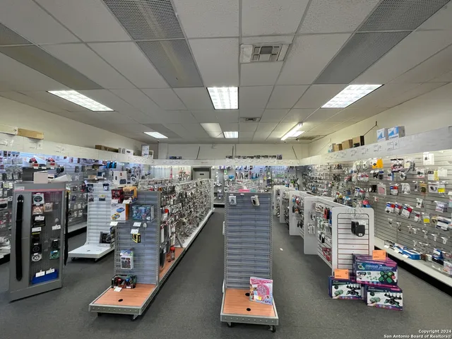 $459,000 | 1110 18th Street, Hondo, TX 78861