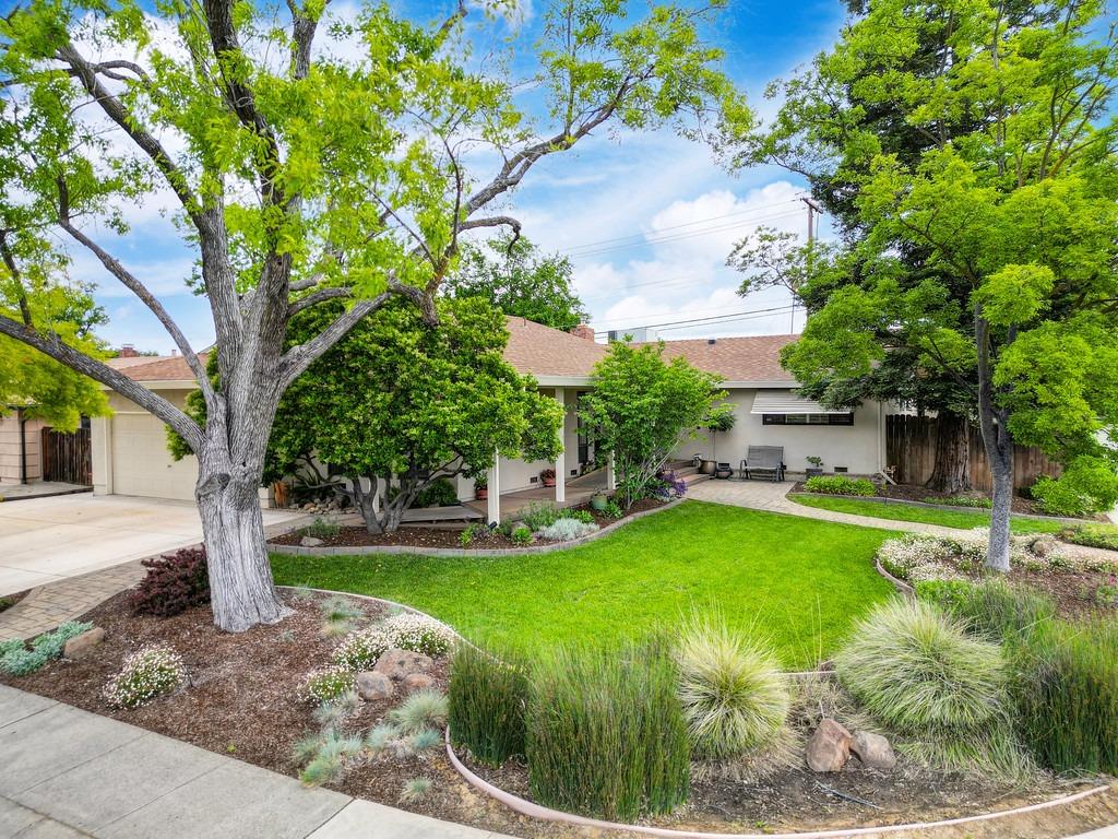 9169 Rosewood Drive, Sacramento, CA 95826 Compass