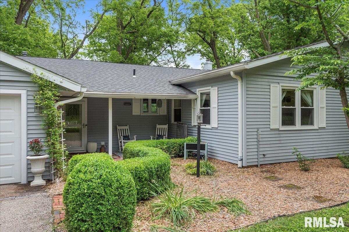 112 Maple Grove Lane Springfield, IL 62712 - Photo 3 of 59