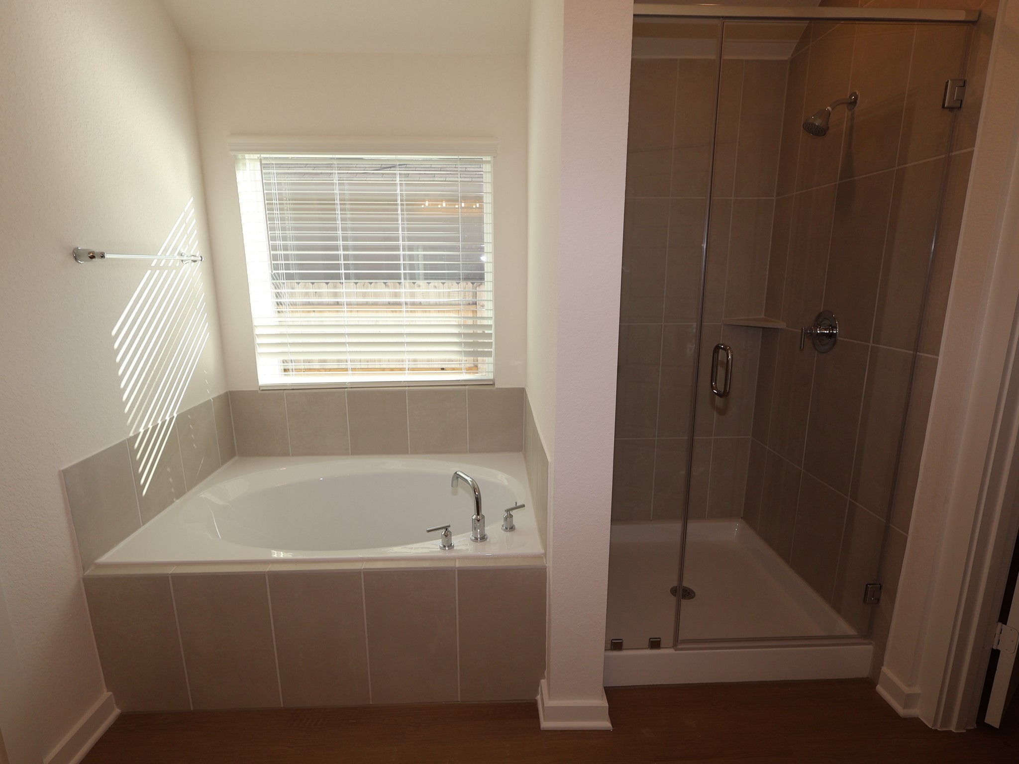 957 Garden Path Drive Willis, TX 77378 - Photo 19 of 37 a bathroom with a bathtub