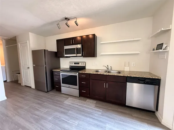 $1,785 | 964 Ringold Street, Unit A, Houston, TX 77088
