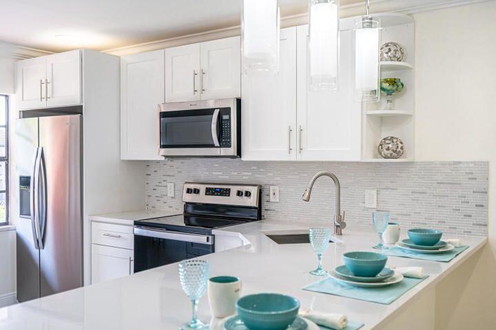 21743 Arriba Real, Unit 28H Boca Raton, FL 33433 - Photo 1 of 12 Kitchen