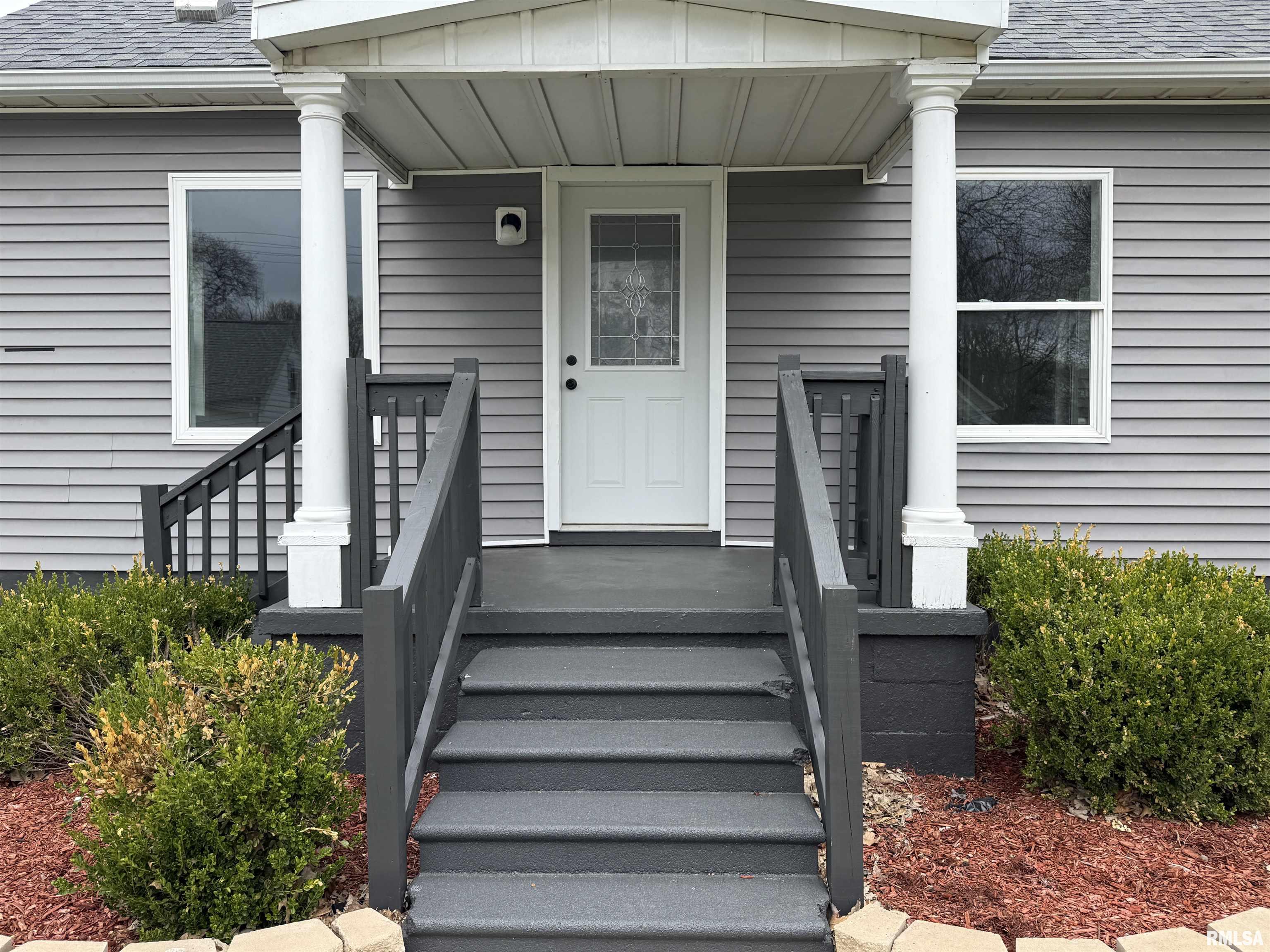 233 West Spruce Street Canton, IL 61520 - Photo 3 of 38
