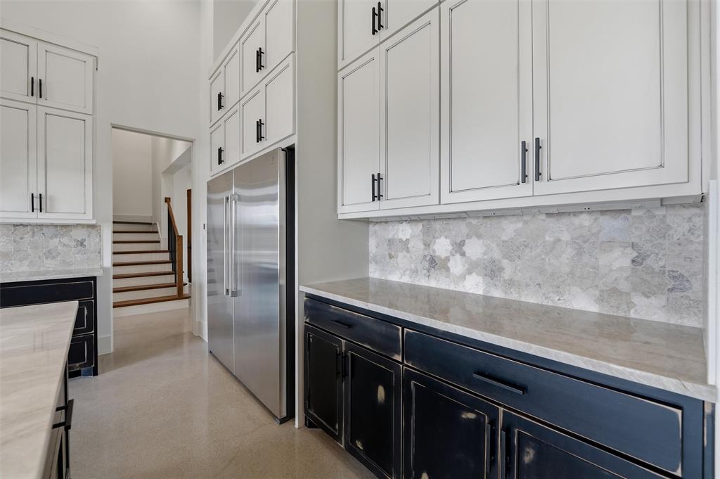 2004 Denali Pass Aledo, TX 76008 - Photo 11 of 40 a kitchen with granite countertop a refrigerator and cabinets