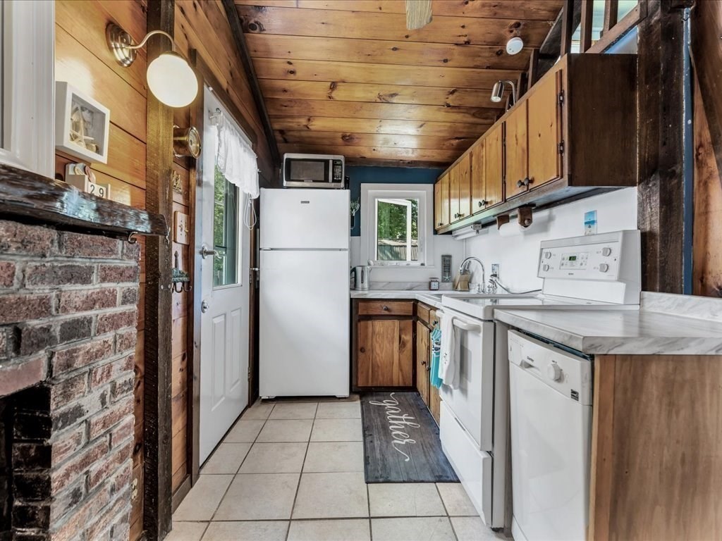 56 Ryder Street Wareham, MA 02532 - Photo 5 of 29
