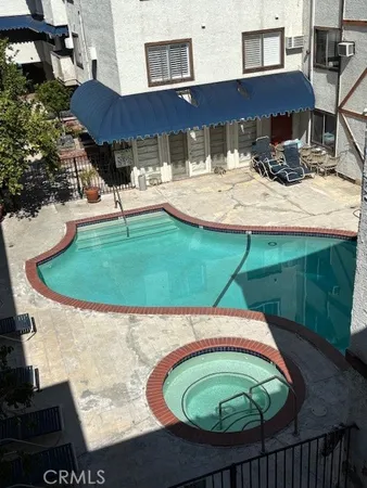 $385,000 | 18530 Hatteras Street, Unit 326, Tarzana, CA 91356
