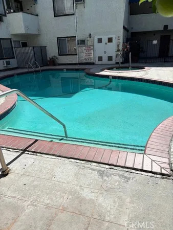 $385,000 | 18530 Hatteras Street, Unit 326, Tarzana, CA 91356