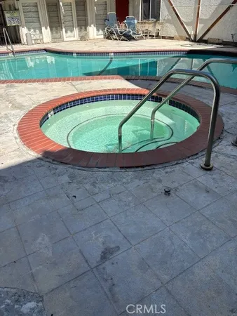 $385,000 | 18530 Hatteras Street, Unit 326, Tarzana, CA 91356