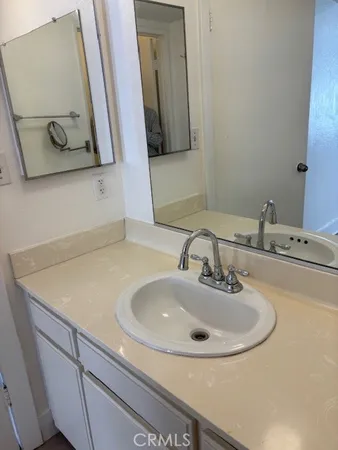 $385,000 | 18530 Hatteras Street, Unit 326, Tarzana, CA 91356