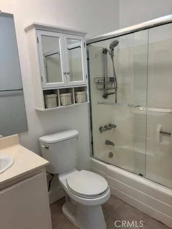 $385,000 | 18530 Hatteras Street, Unit 326, Tarzana, CA 91356