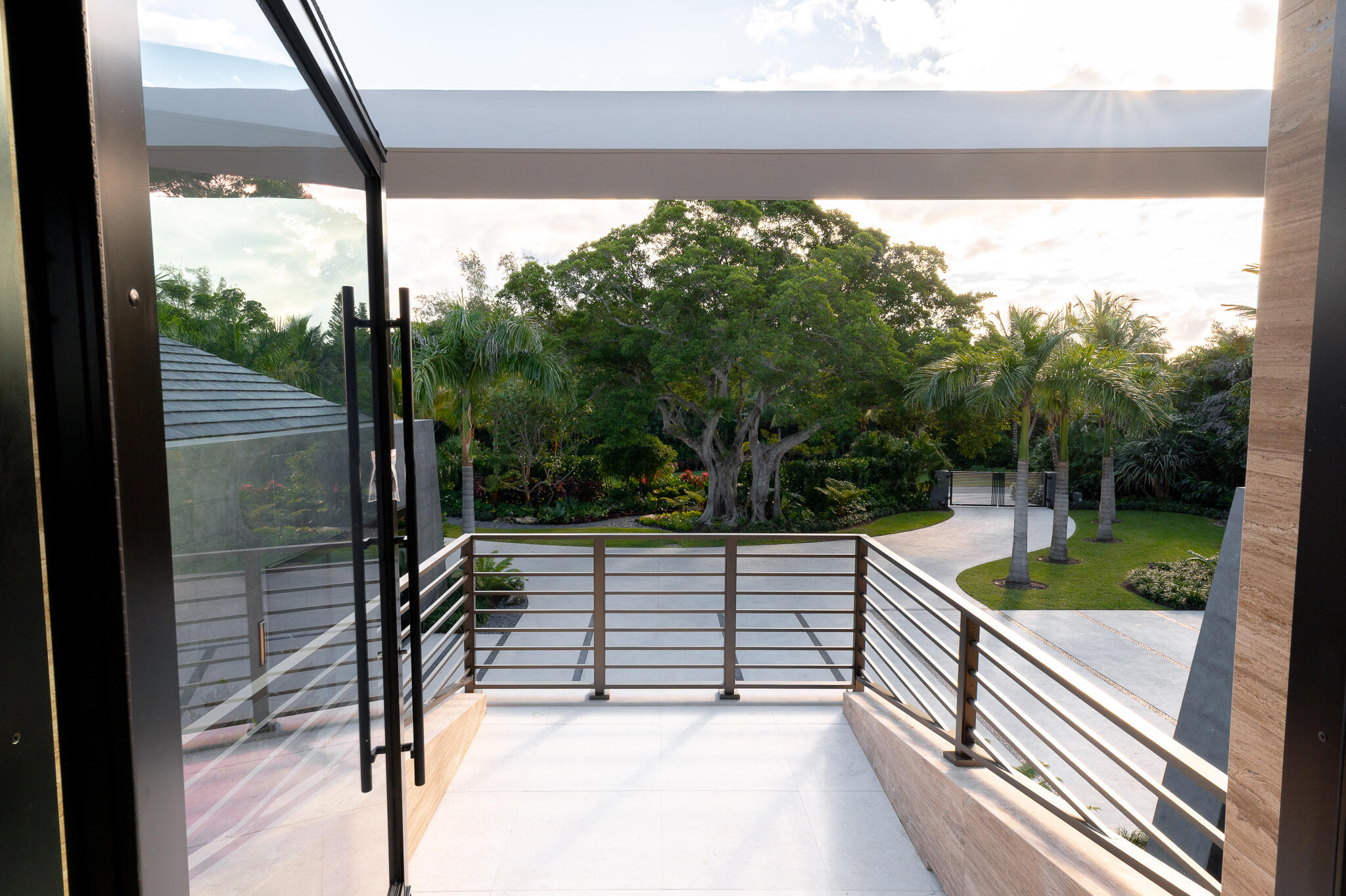 488 South Beach Road Jupiter Island, FL 33455 - Photo 35 of 54 a view of deck with a flat screen tv