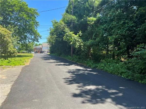 $1,425 | 39-41 Waterbury Road, Unit E3, Prospect, CT 06712