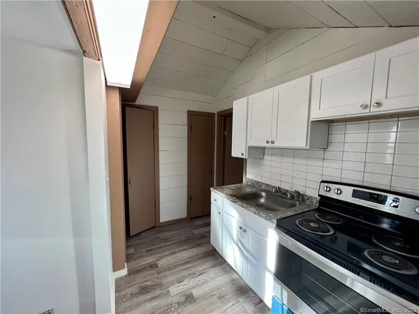 $1,425 | 39-41 Waterbury Road, Unit E3, Prospect, CT 06712